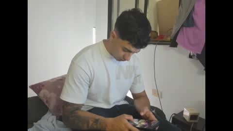 axel_hendrick online show from July 4, 2026, 4:57 pm