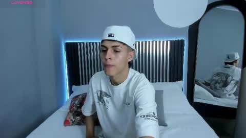Snapshot of axel_mendoza_ chatting on July 18, 2026, 8:01 pm A X E L online show from July 18, 2026, 8:01 pm