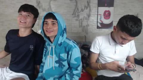 axel_milo_and_kairo online show from December 3, 2025, 9:13 pm