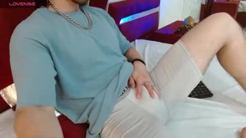Snapshot of axel_porn_ chatting on May 16, 2026, 1:13 am Axel online show from May 16, 2026, 1:13 am