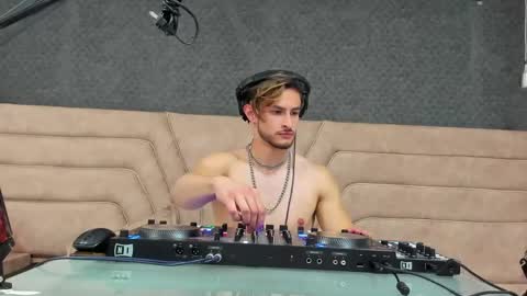 Snapshot of axel_porn_ chatting on May 17, 2026, 10:44 am Axel online show from May 17, 2026, 10:44 am
