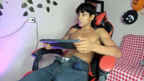 axel_rosse2 online show from October 31, 2025, 10:33 pm