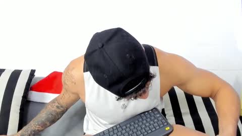 INDEPENDENT MODEL  online show from December 17, 2024, 9:16 pm