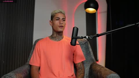 Snapshot of axel_villa chatting on December 2, 2024, 11:40 pm Agustin online show from December 2, 2024, 11:40 pm