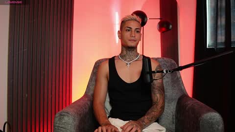 Snapshot of axel_villa chatting on December 6, 2024, 9:13 pm Agustin online show from December 6, 2024, 9:13 pm