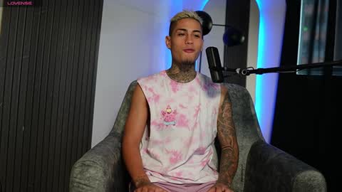 Snapshot of axel_villa chatting on December 9, 2024, 8:12 pm Agustin online show from December 9, 2024, 8:12 pm