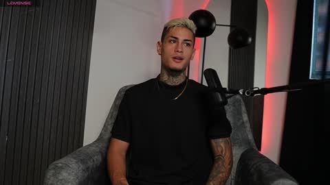 Snapshot of axel_villa chatting on December 10, 2024, 8:16 pm Agustin online show from December 10, 2024, 8:16 pm