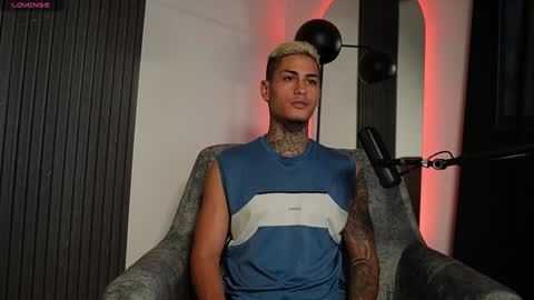 Snapshot of axel_villa chatting on December 11, 2024, 10:27 pm Agustin online show from December 11, 2024, 10:27 pm