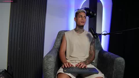 Snapshot of axel_villa chatting on December 18, 2024, 11:51 pm Agustin online show from December 18, 2024, 11:51 pm