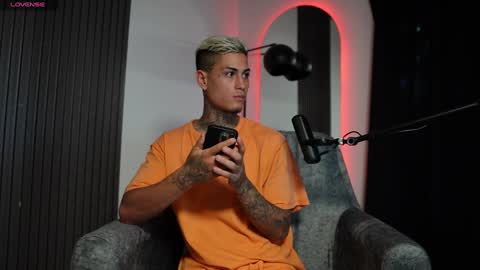 Snapshot of axel_villa chatting on December 26, 2024, 11:35 pm Agustin online show from December 26, 2024, 11:35 pm