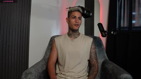 Snapshot of axel_villa chatting on January 4, 2025, 9:20 pm Agustin online show from January 4, 2025, 9:20 pm