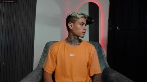 Snapshot of axel_villa chatting on January 7, 2025, 10:41 pm Agustin online show from January 7, 2025, 10:41 pm