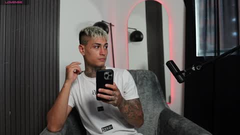 Snapshot of axel_villa chatting on January 13, 2025, 8:58 pm Agustin online show from January 13, 2025, 8:58 pm