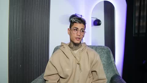 Snapshot of axel_villa chatting on February 15, 2025, 10:21 pm Agustin online show from February 15, 2025, 10:21 pm