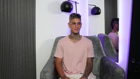 Snapshot of axel_villa chatting on February 17, 2025, 9:08 pm Agustin online show from February 17, 2025, 9:08 pm