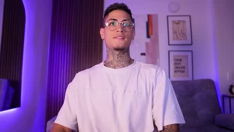 Snapshot of axel_villa chatting on March 10, 2025, 9:07 pm Agustin online show from March 10, 2025, 9:07 pm