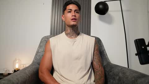 Snapshot of axel_villa chatting on October 16, 2025, 8:54 pm Agustin online show from October 16, 2025, 8:54 pm