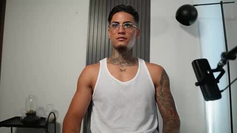 Snapshot of axel_villa chatting on October 28, 2025, 7:49 pm Agustin online show from October 28, 2025, 7:49 pm