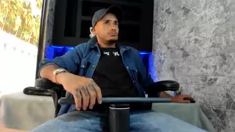 Axell Cross2 online show from October 25, 2025, 4:57 pm