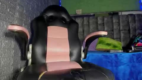 Axell Cross2 online show from February 13, 2026, 2:40 am