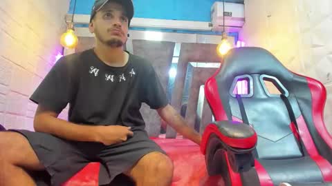 Axell Cross2 online show from March 31, 2026, 2:24 am