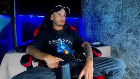 Axell Cross2 online show from April 15, 2026, 2:29 am