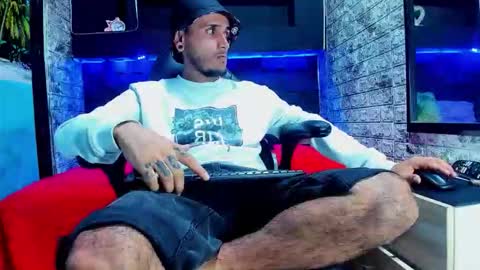 Axell Cross2 online show from May 12, 2026, 2:19 am