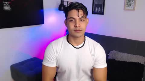 Snapshot of axell_dior chatting on October 19, 2025, 10:49 am axell online show from October 19, 2025, 10:49 am