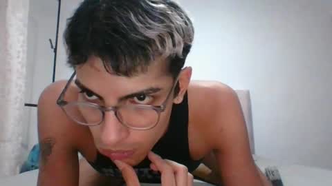 Snapshot of axellatino_ chatting on December 24, 2024, 12:11 am Axel  online show from December 24, 2024, 12:11 am