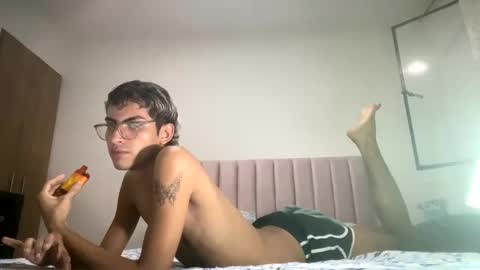Snapshot of axellatino_ chatting on January 3, 2025, 4:44 am Axel  online show from January 3, 2025, 4:44 am
