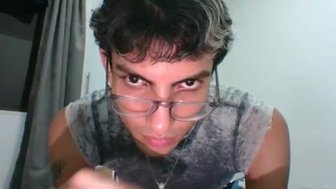 Snapshot of axellatino_ chatting on February 14, 2025, 2:07 am Axel  online show from February 14, 2025, 2:07 am