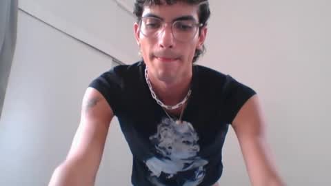 Snapshot of axellatino_ chatting on February 15, 2025, 8:33 pm Axel  online show from February 15, 2025, 8:33 pm