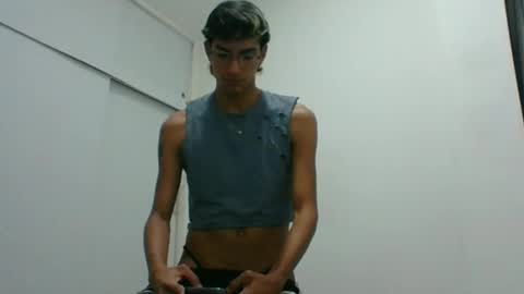 Snapshot of axellatino_ chatting on February 18, 2025, 2:49 am Axel  online show from February 18, 2025, 2:49 am