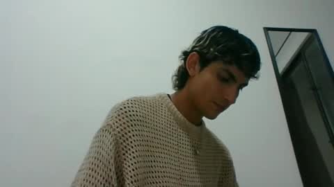 Snapshot of axellatino_ chatting on March 5, 2025, 2:36 am Axel  online show from March 5, 2025, 2:36 am
