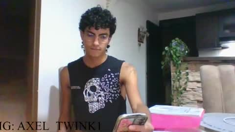 Snapshot of axellatino_ chatting on October 20, 2025, 1:39 am Axel  online show from October 20, 2025, 1:39 am