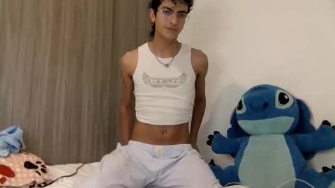 Snapshot of axellatino_ chatting on February 14, 2026, 11:01 pm Axel online show from February 14, 2026, 11:01 pm