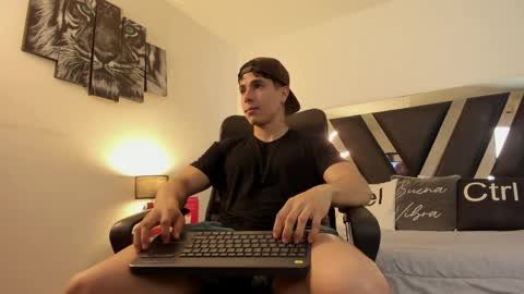 axelmartinezz online show from April 2, 2026, 8:50 pm