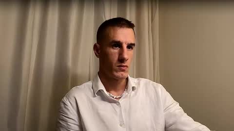 Axl online show from September 15, 2025, 5:46 pm