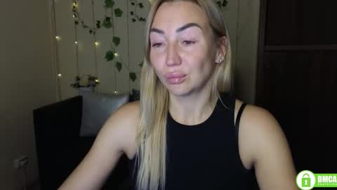 Jully online show from October 10, 2025, 5:34 pm