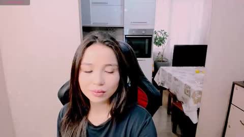 Snapshot of aya_moon chatting on November 4, 2025, 5:28 am Aya Moon online show from November 4, 2025, 5:28 am