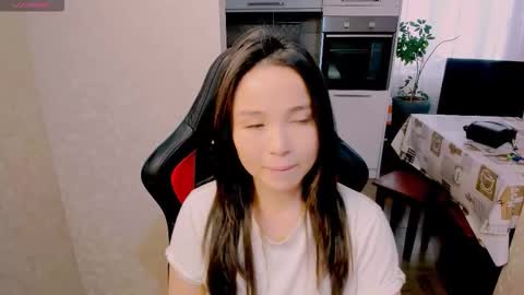 Snapshot of aya_moon chatting on November 10, 2025, 6:45 am Aya Moon online show from November 10, 2025, 6:45 am