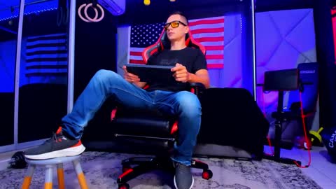 Snapshot of aydenmillerdom chatting on September 30, 2025, 2:33 pm Ayden Miller online show from September 30, 2025, 2:33 pm