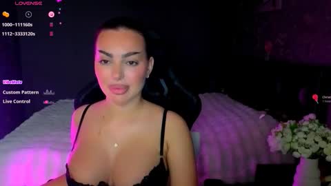  Ayla Demir  online show from February 15, 2026, 9:55 pm