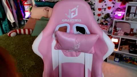 Ayla hill online show from April 18, 2026, 3:10 am