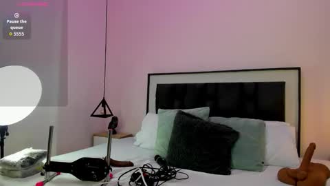 Ayla online show from October 22, 2025, 2:34 am