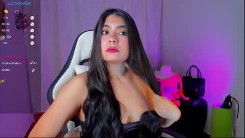 Snapshot of aylenmiller_ chatting on December 23, 2025, 3:15 am Aylen online show from December 23, 2025, 3:15 am