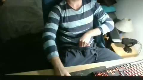 Snapshot of azdert2100 chatting on November 18, 2025, 12:27 am azdert online show from November 18, 2025, 12:27 am