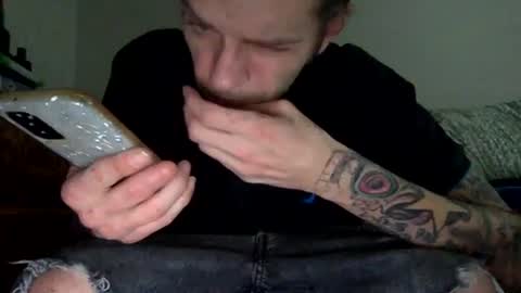 Snapshot of azlee87 chatting on February 5, 2026, 10:03 pm azlee87 online show from February 5, 2026, 10:03 pm