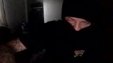 Snapshot of azlee87 chatting on April 4, 2026, 2:25 pm azlee87 online show from April 4, 2026, 2:25 pm