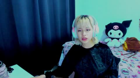 Azu Moure online show from May 19, 2026, 4:19 am